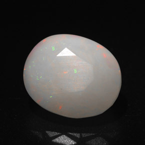 Opale naturale multicolore da 3,14 ct, taglio ovale, traslucido