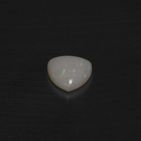 Opale naturale multicolore da 0,60 ct, trillion, traslucido