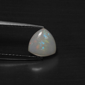 Opale naturale multicolore da 0,69 ct, trillion, traslucido