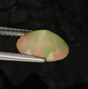 Opale naturale multicolore da 1,57 ct, taglio ovale, traslucido
