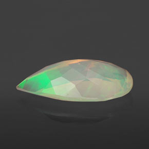 Opale naturale multicolore da 2,73 ct, taglio a pera, trasparente