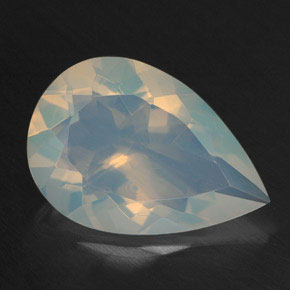 Opale naturale multicolore da 2,61 ct, taglio a pera, trasparente