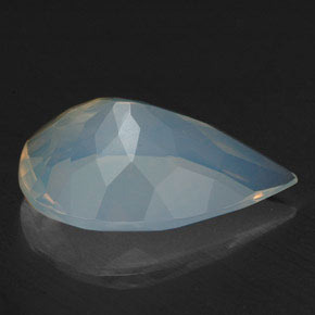 Opale naturale multicolore da 2,61 ct, taglio a pera, trasparente
