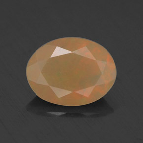 Opale naturale multicolore da 0,69 ct, taglio ovale, traslucido