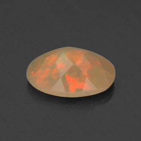 Opale naturale multicolore da 0,69 ct, taglio ovale, traslucido