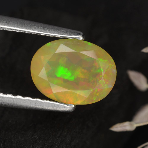 Opale naturale multicolore da 0,70 ct, taglio ovale, traslucido