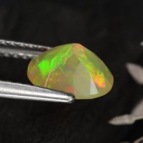 Opale naturale multicolore da 0,70 ct, taglio ovale, traslucido