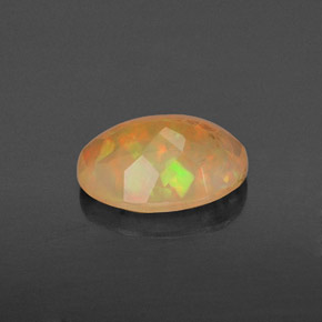 Opale naturale multicolore da 0,87 ct, taglio ovale, traslucido