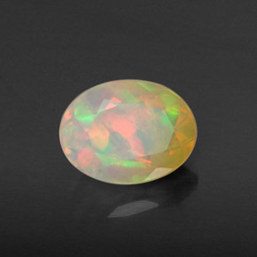 Opale naturale multicolore da 0,87 ct, taglio ovale, traslucido