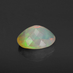 Opale naturale multicolore da 0,87 ct, taglio ovale, traslucido