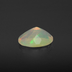 Opale naturale multicolore da 0,73 ct, taglio ovale, traslucido