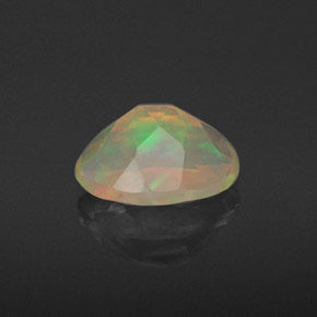 Opale naturale multicolore da 0,93 ct, taglio ovale, traslucido
