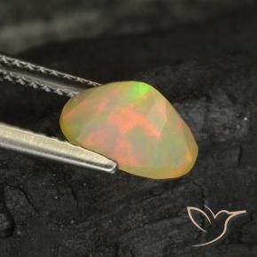 Opale Multicolore naturale da 1.21 ct, Ovale, Traslucido