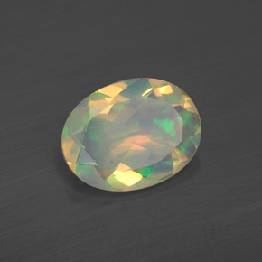 Opale naturale multicolore da 0,86 ct, taglio ovale, trasparente