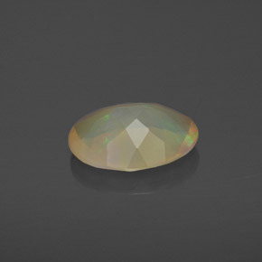 Opale naturale multicolore da 1,17 ct, taglio ovale, traslucido