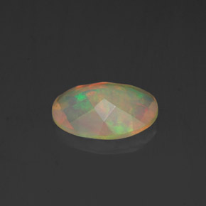 Opale naturale multicolore da 0,84 ct, taglio ovale, trasparente