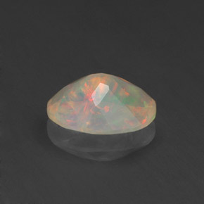 Opale naturale multicolore da 0,71 ct, taglio ovale, trasparente