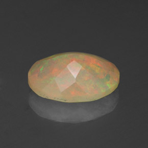 Opale naturale multicolore da 1,14 ct, taglio ovale, traslucido
