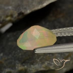 Opale naturale multicolore da 0,94 ct, taglio ovale, trasparente