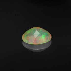 Opale naturale multicolore da 0,92 ct, taglio ovale, trasparente