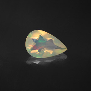 Opale naturale multicolore da 0,87 ct, taglio a pera, trasparente