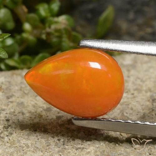 Opale Arancione rossastra naturale da 0.91 ct, Forma a pera, Traslucido