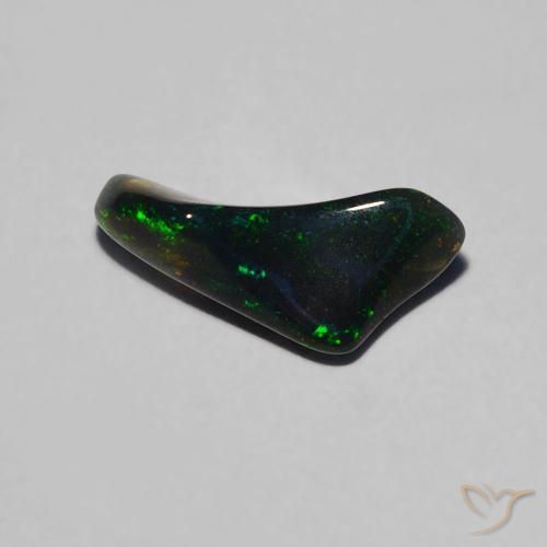 Opale Multicolore naturale da 0.57 ct, Taglio a fantasia, Traslucido