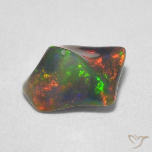 Opale Multicolore naturale da 0.77 ct, Taglio a fantasia, Opaco