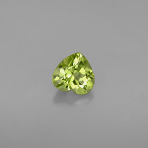 Peridoto naturale verde da 0,56 ct, a forma di cuore, VS