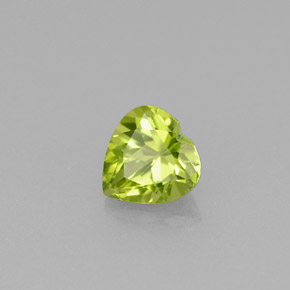 Peridoto naturale verde da 0,52 ct, a forma di cuore, VS
