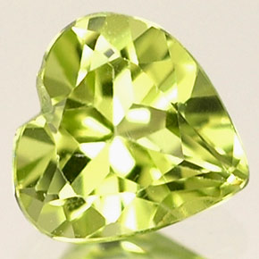 Peridoto naturale verde da 0,50 ct, a forma di cuore, VVS-VS