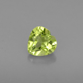 Peridoto naturale verde da 0,57 ct, a forma di cuore, VS