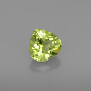 Peridoto naturale verde da 0,57 ct, a forma di cuore, VS