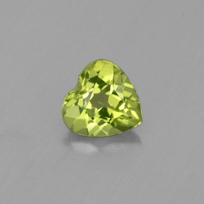 Peridoto naturale verde da 0,44 ct, a forma di cuore, VS