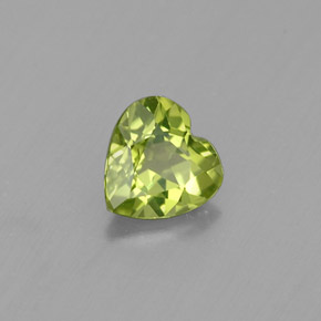 Peridoto naturale verde da 0,44 ct, a forma di cuore, VS