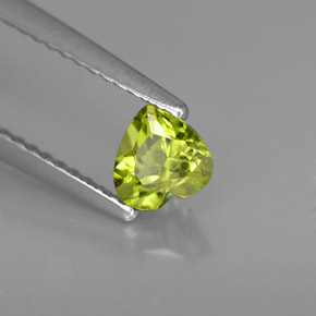 Peridoto naturale verde da 0,49 ct, a forma di cuore, VS