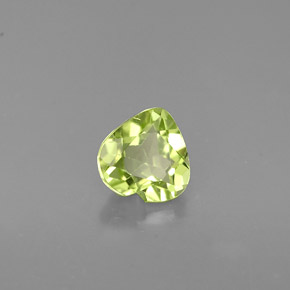 Peridoto naturale verde da 0,54 ct, a forma di cuore, VVS-VS