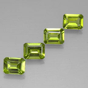 Peridoto naturale verde da  ct, taglio smeraldo, VVS