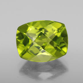 Peridoto Verde acceso naturale da 2.94 ct, Taglio a cuscino, VS