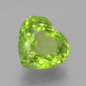 Peridoto Verde medio-chiaro naturale da 5.83 ct, A forma di cuore, VS-SI