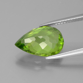 Peridoto Verde acceso naturale da 5.28 ct, Forma a pera, VS