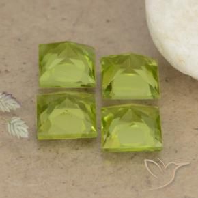 Gemme di Peridoto Verde giallastro vivace naturale da 3.05 ct, Quadrato, VS