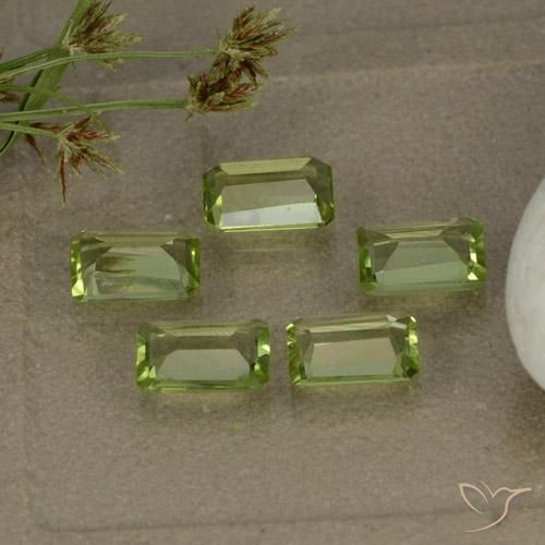 Gemme di Peridoto Verde chiaro e vivace naturale da 2.66 ct, Ottagonale / Taglio smeraldo, VVS-VS