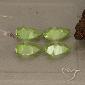 Gemme di Peridoto Verde acceso naturale da 2.70 ct, Forma a pera, VVS-VS