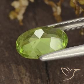 Peridoto Verde medio naturale da 1.38 ct, Ovale, VS