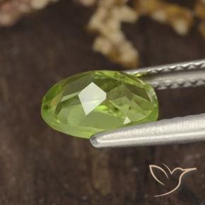 Peridoto Verde medio naturale da 1.38 ct, Ovale, VS