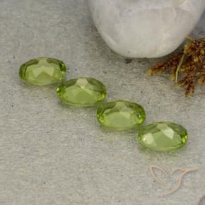 Gemme di Peridoto Verde medio naturale da 4.96 ct, Ovale, VS