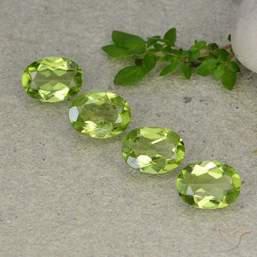 4.86ctw Naturale Verde acceso Peridoto, Ovale, VS