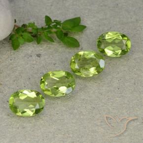 Gemme di Peridoto Verde acceso naturale da 4.86 ct, Ovale, VS