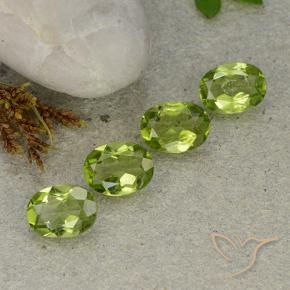 Gemme di Peridoto Verde medio naturale da 4.92 ct, Ovale, VS